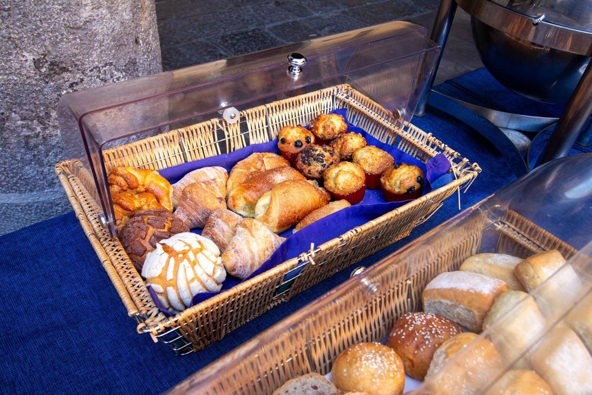 Quinta Real Puebla Hotel Exterior foto A selection of pastries